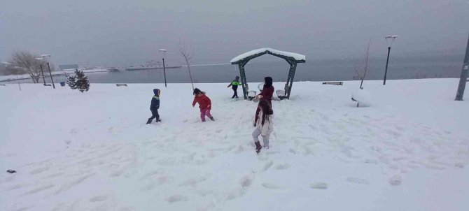 Bitlis’te Bu Kış 9 Metrelik Kar Yağdı