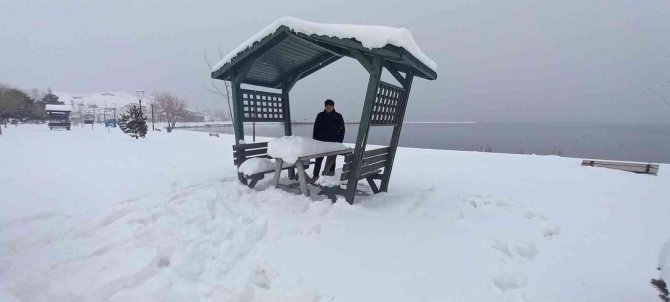 Bitlis’te Bu Kış 9 Metrelik Kar Yağdı