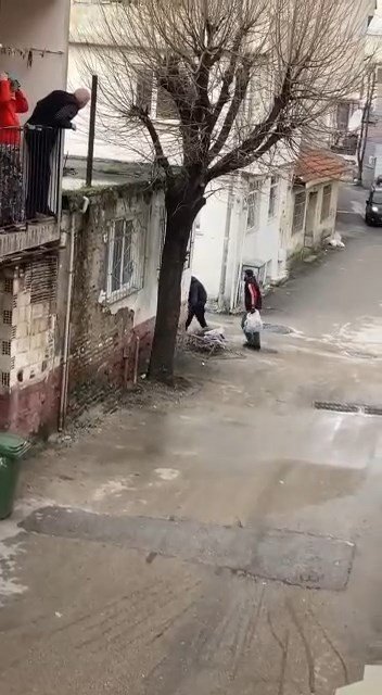Bursa’da Hırsızların Rahat Tavırları Kameraya Yansıdı