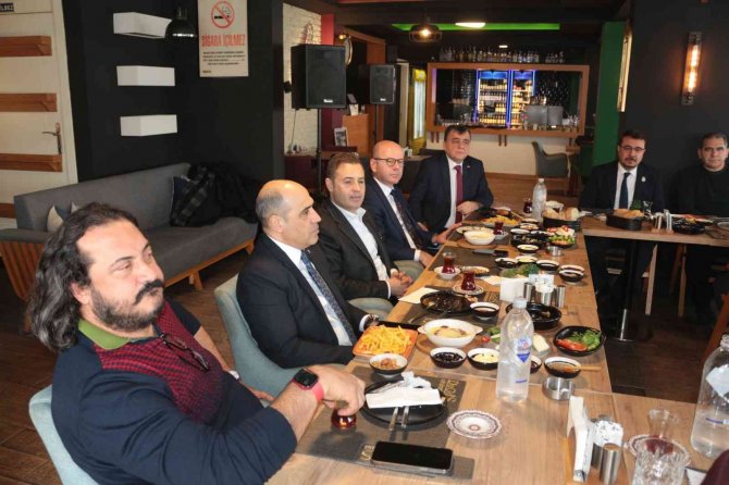 Chp’liler Şehit Aileleri Ve Gazilerle Buluştu