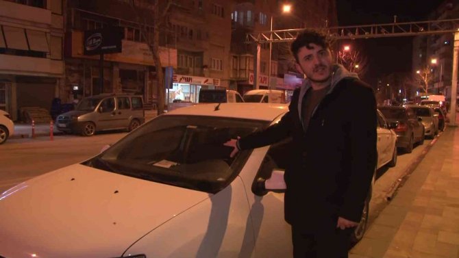 Motokurye Ve Ağabeyi Tartıştıkları Taksiciyi Yumruklayıp Demir Sopayla Aracını Parçaladı