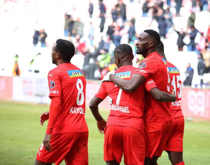 Mustapha Yatabare 10. Golünü Attı