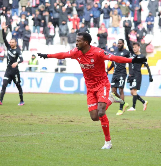 Kayode Gol Sayısını 7 Yaptı