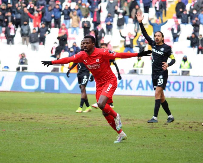 Kayode Gol Sayısını 7 Yaptı