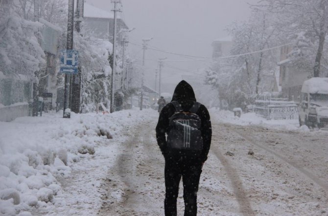 Düzce’de Eğitime Kar Engeli