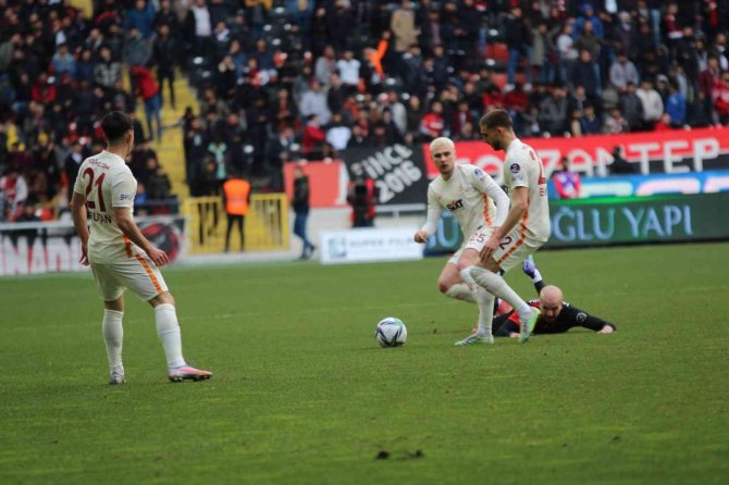 Spor Toto Süper Lig: Gaziantep Fk: 1 - Galatasaray: 1 (İ̇lk Yarı)