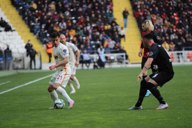 Spor Toto Süper Lig: Gaziantep Fk: 1 - Galatasaray: 1 (İ̇lk Yarı)