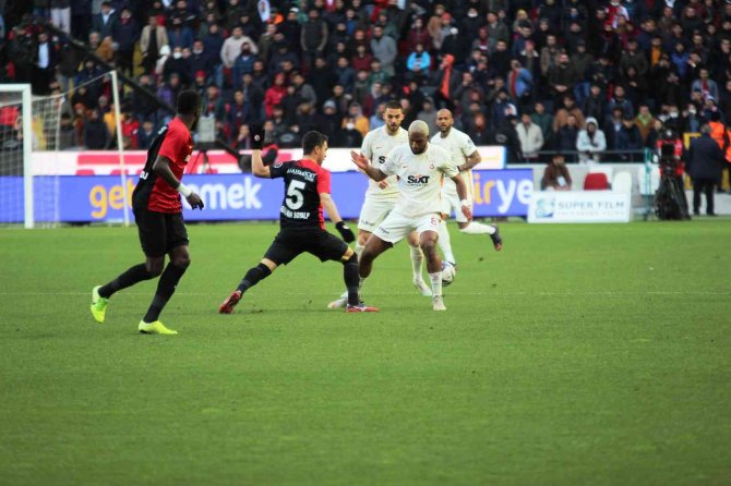 Spor Toto Süper Lig: Gaziantep Fk: 3 - Galatasaray: 1 (Maç Sonucu)