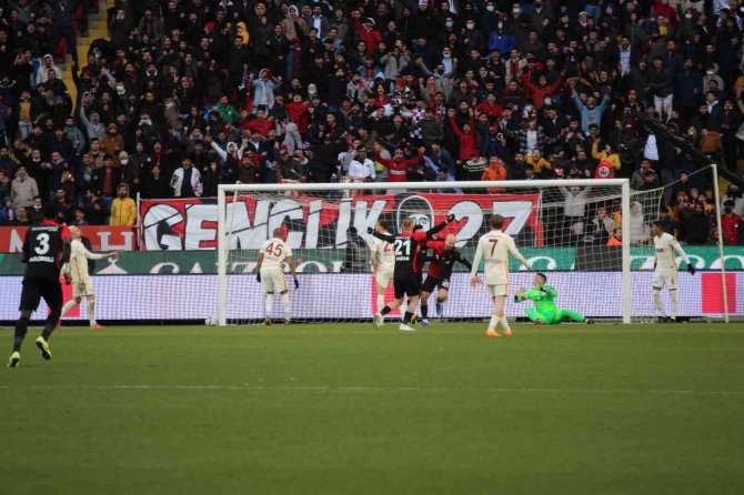 Spor Toto Süper Lig: Gaziantep Fk: 3 - Galatasaray: 1 (Maç Sonucu)