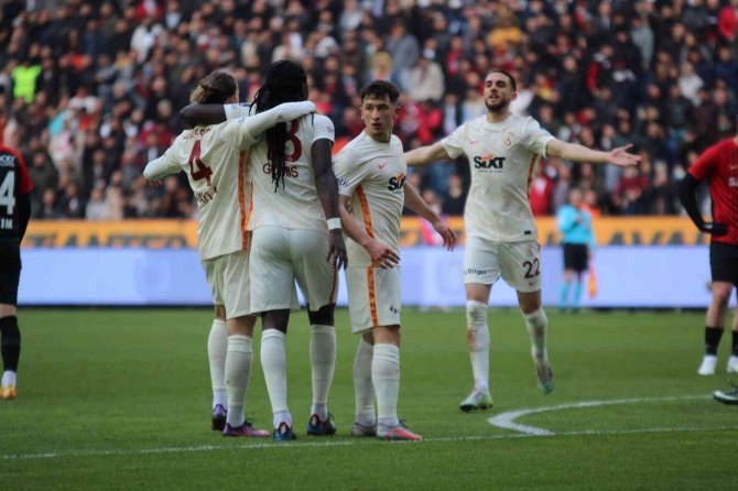 Spor Toto Süper Lig: Gaziantep Fk: 1 - Galatasaray: 1 (İ̇lk Yarı)