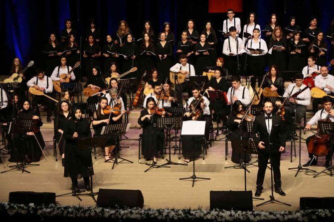 Gaziosmanpaşa Senfoni Orkestrası İlk Konserini "Daha Adil Bir Dünya" Sloganıyla Gerçekleştirdi