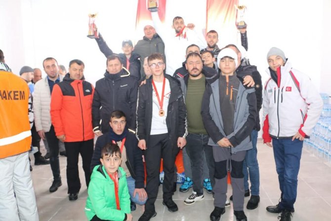 Geleneksel Kızak Şampiyonası Sona Erdi