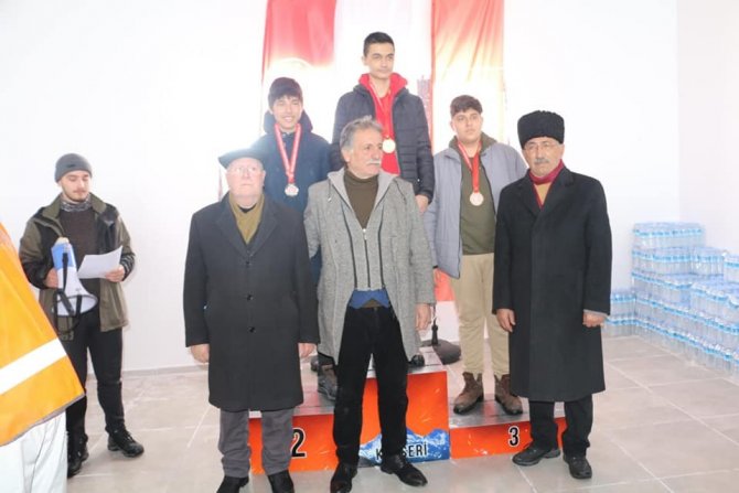 Geleneksel Kızak Şampiyonası Sona Erdi