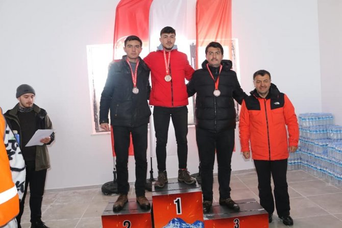 Geleneksel Kızak Şampiyonası Sona Erdi