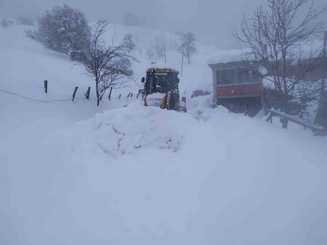 Giresun’da Karla Mücadele Ekipleri Aralıksız Mesaide