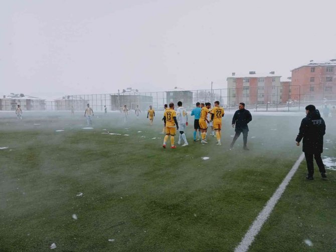 Güroymakspor Bitlis Özgüzeldere Spor’a 2-1 Yenildi