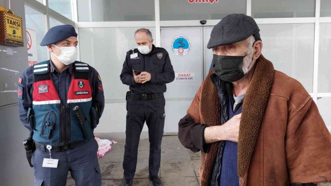 Yol Parası Olmadığı İçin Acil Servisten Evine Gidemeyen Vatandaşın Yardımına Hastane Polisi Yetişti