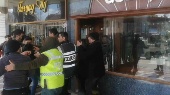 Elazığ’da Nevruz Etkinliği Sonrası Gerginliği Polis Önledi