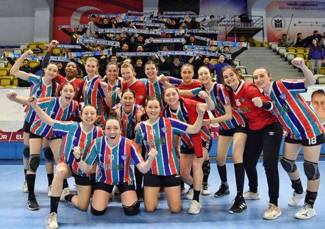 Mavi Kelebekler Deplasmanda Kazandı