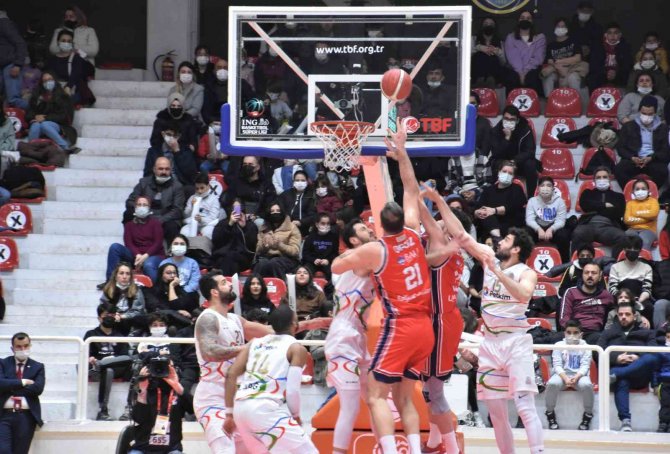 Ing Basketbol Süper Ligi: Aliağa Petkim Spor: 79 - Bahçeşehir Koleji: 70