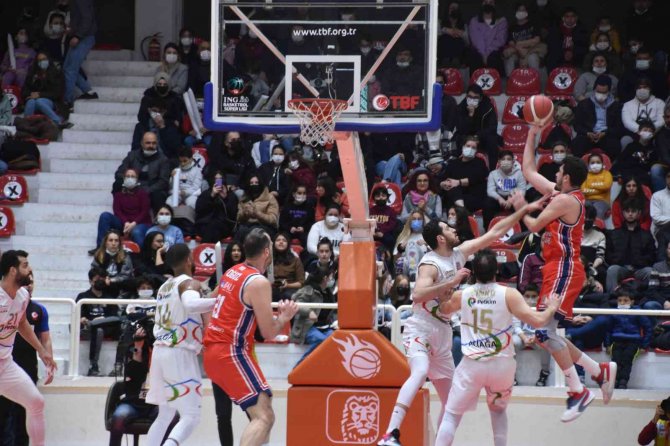 Ing Basketbol Süper Ligi: Aliağa Petkim Spor: 79 - Bahçeşehir Koleji: 70