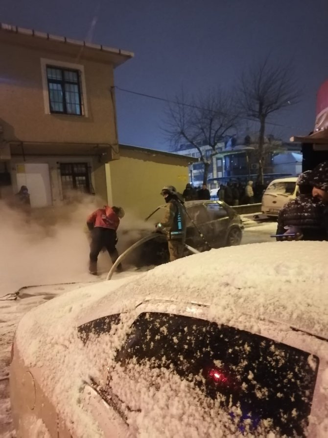 Sultangazi’de Bir Anda Alev Alan Otomobil Küle Döndü