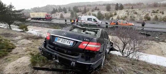 İ̇stanbul-ankara Yolunda Kaza Yapan Araç Takla Attı: 1 Yaralı