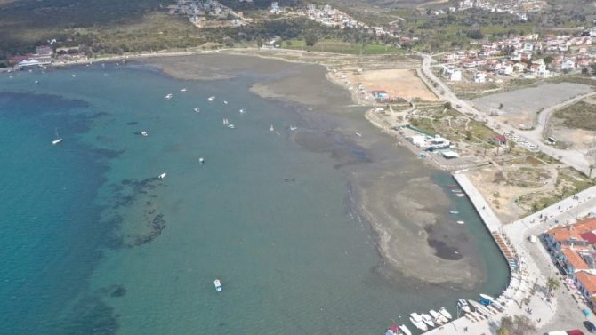 Seferihisar’da Deniz 30 Metre Çekildi