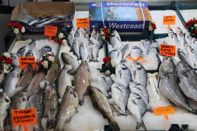 Kar Yağışlarıyla Birlikte Balık Tezgahlarında Hareketlilik