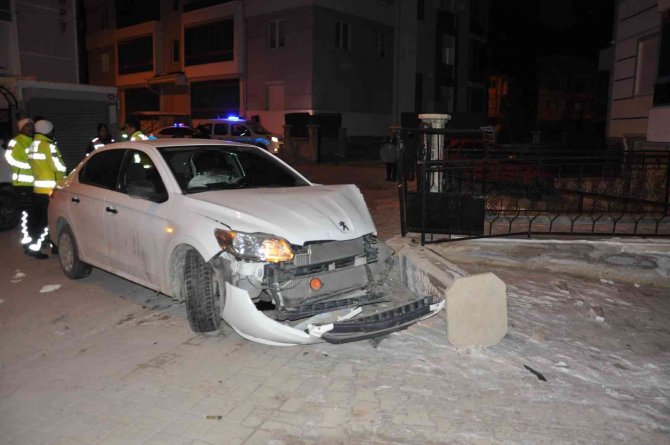 Karaman’da Polisten Kaçan Sürücü Bahçe Duvarına Çarptı