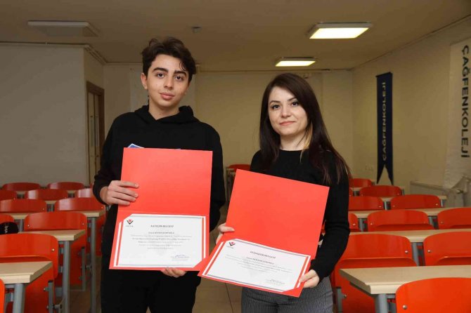 Eskişehirli Öğrenciden ‘Kendi Enerjisini Üreten Elektrikli Sandalye’ Projesi