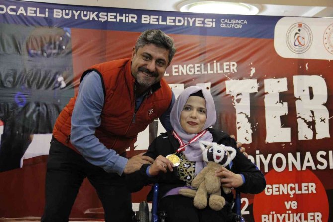Engelleri Aşıp Madalyalarını Aldılar