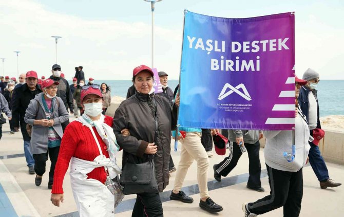 Mersin’de ’Aktif Ve Başarılı Yaş Alma Yürüyüşü’ Düzenlendi