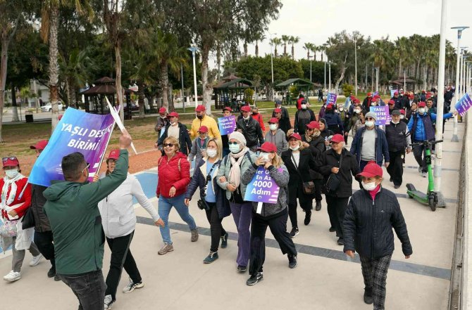 Mersin’de ’Aktif Ve Başarılı Yaş Alma Yürüyüşü’ Düzenlendi