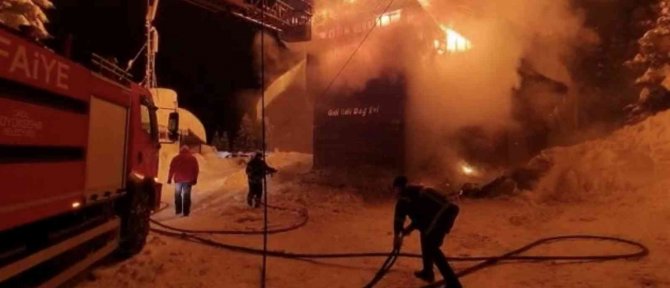 Ordu’da Turistik Otel Alevlere Teslim Oldu