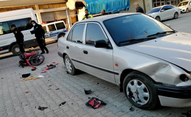 Otomobil İle Çarpışan Motosikletin Sürücüsü Yaralandı