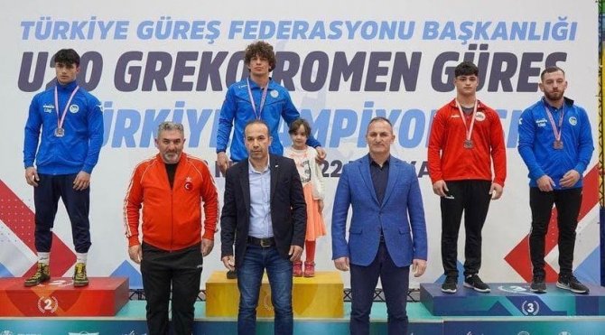 Büyükşehir Sporcuları Türkiye Güreş Şampiyonası’ndan Madalya İle Döndü