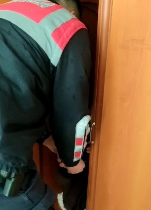 Hırsızlık İçin Girdiği Evde Dolaba Saklandı, Jandarmadan Kaçamadı