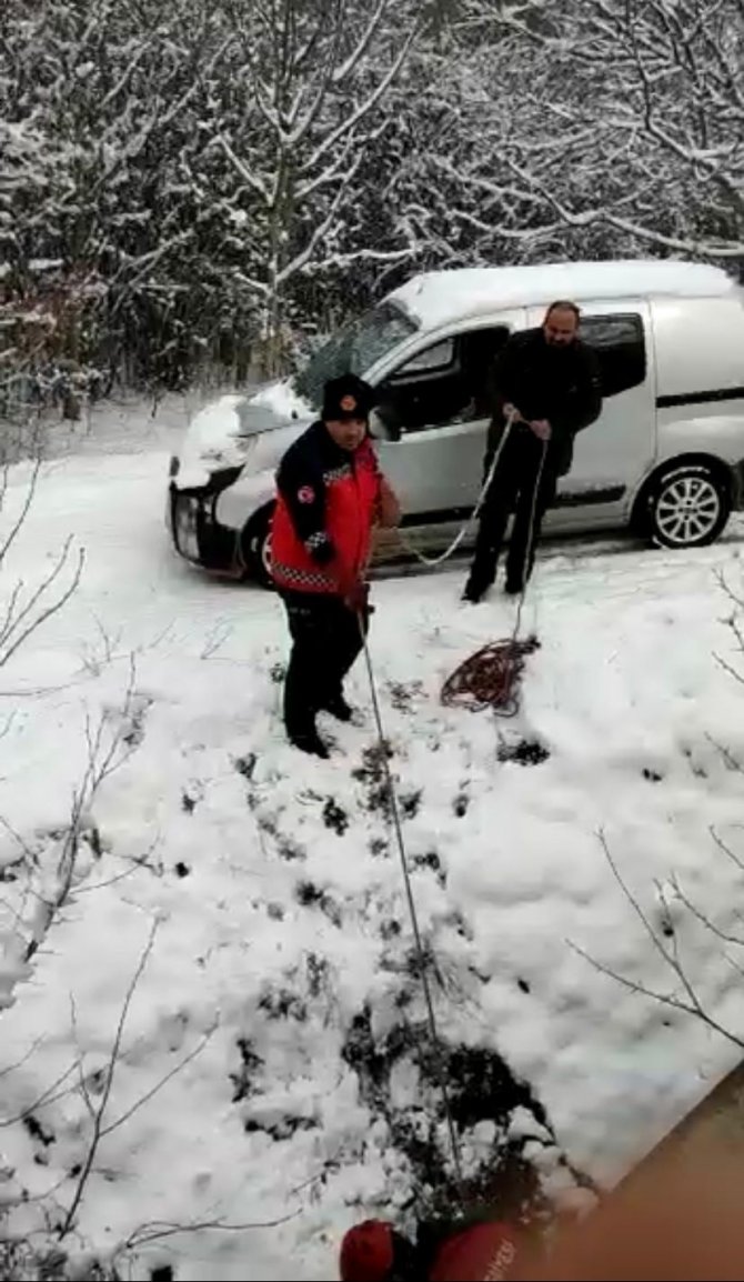 İ̇tfaiye Erleri Derede Mahsur Kalan Baykuş İçin Seferber Oldu