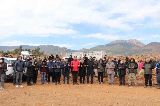 Mersin’de Covid-19 Kurbanı Sağlık Çalışanları Anısına Fidan Dikildi