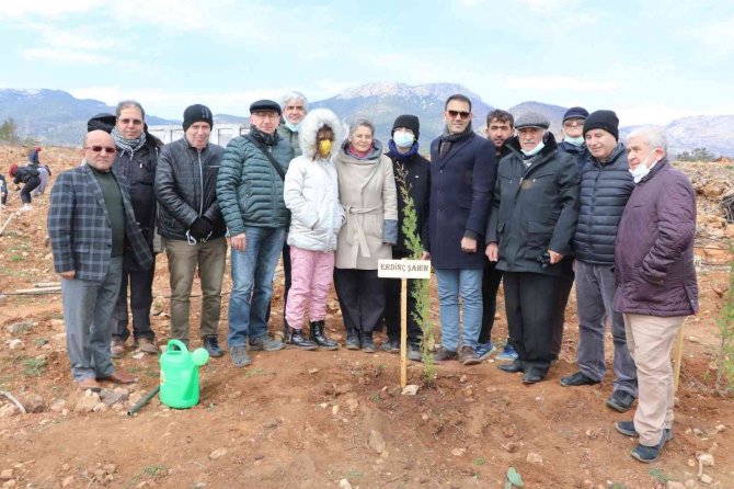 Mersin’de Covid-19 Kurbanı Sağlık Çalışanları Anısına Fidan Dikildi