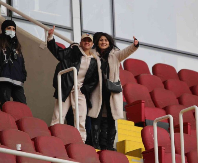 ‘Yiğido Kızlar’dan Sivasspor’a Destek