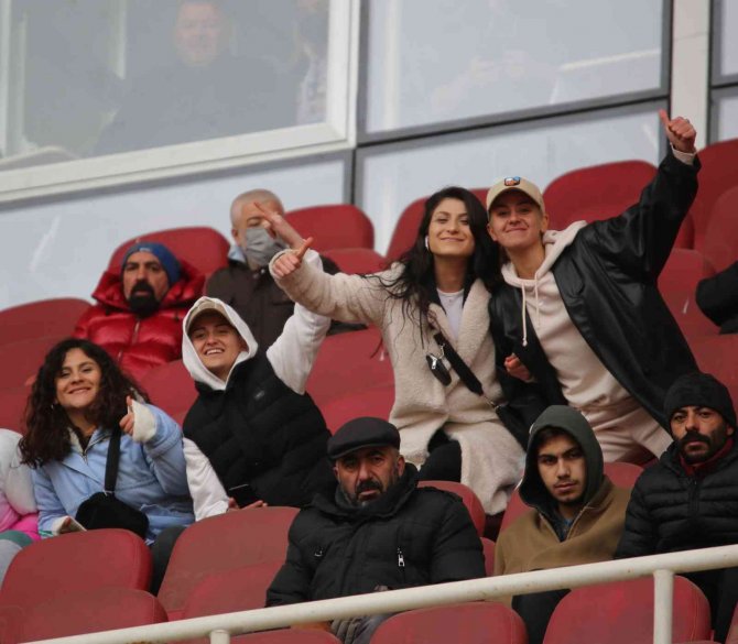 ‘Yiğido Kızlar’dan Sivasspor’a Destek