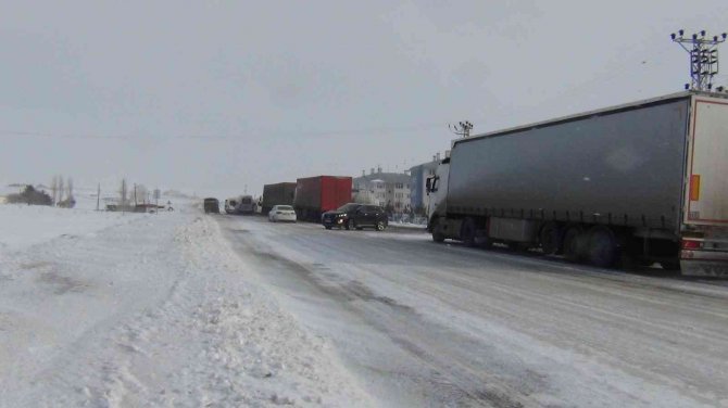 Kars’ta 382 Köyün 173’ünün Yolu Ulaşıma Kapalı
