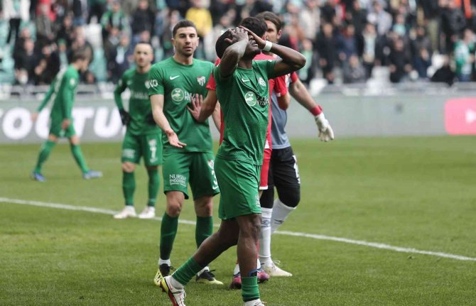 Spor Toto 1. Lig: Bursaspor: 0 - Balıkesirspor: 1 (İ̇lk Yarı Sonucu)