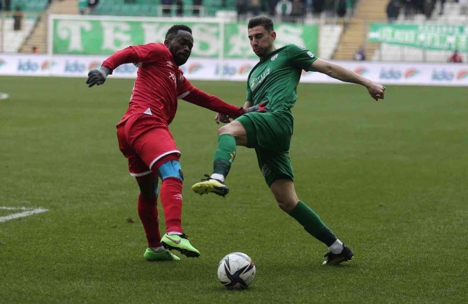 Spor Toto 1. Lig: Bursaspor: 0 - Balıkesirspor: 1 (İ̇lk Yarı Sonucu)