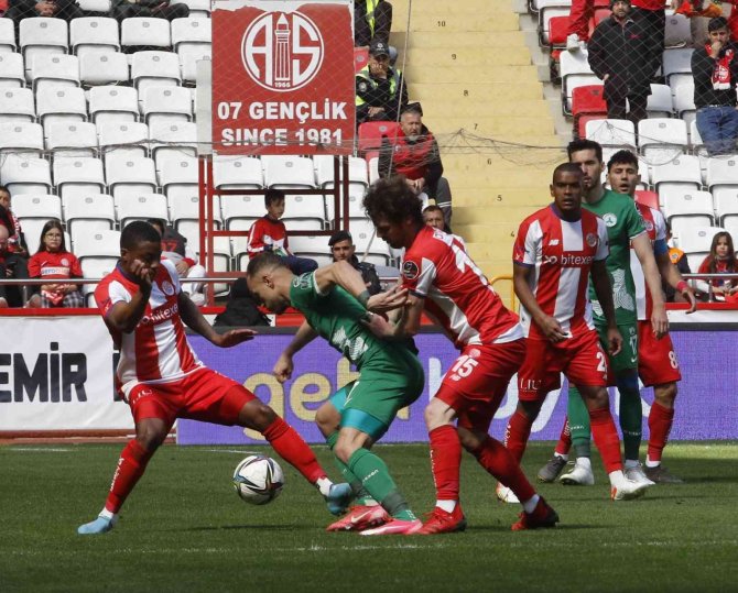 Spor Toto Süper Lig: Antalyaspor: 4 - Giresunspor: 1 (Maç Sonucu)
