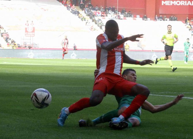 Spor Toto Süper Lig: Antalyaspor: 4 - Giresunspor: 1 (Maç Sonucu)