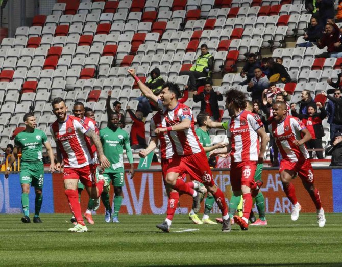 Spor Toto Süper Lig: Antalyaspor: 1 - Giresunspor: 0 (İ̇lk Yarı)