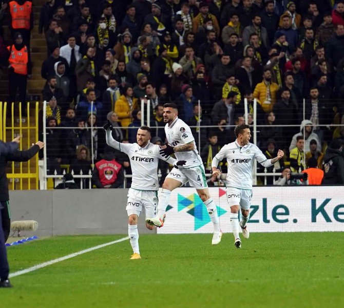 Spor Toto Süper Lig: Fenerbahçe: 0 - Konyaspor: 1 (İ̇lk Yarı)
